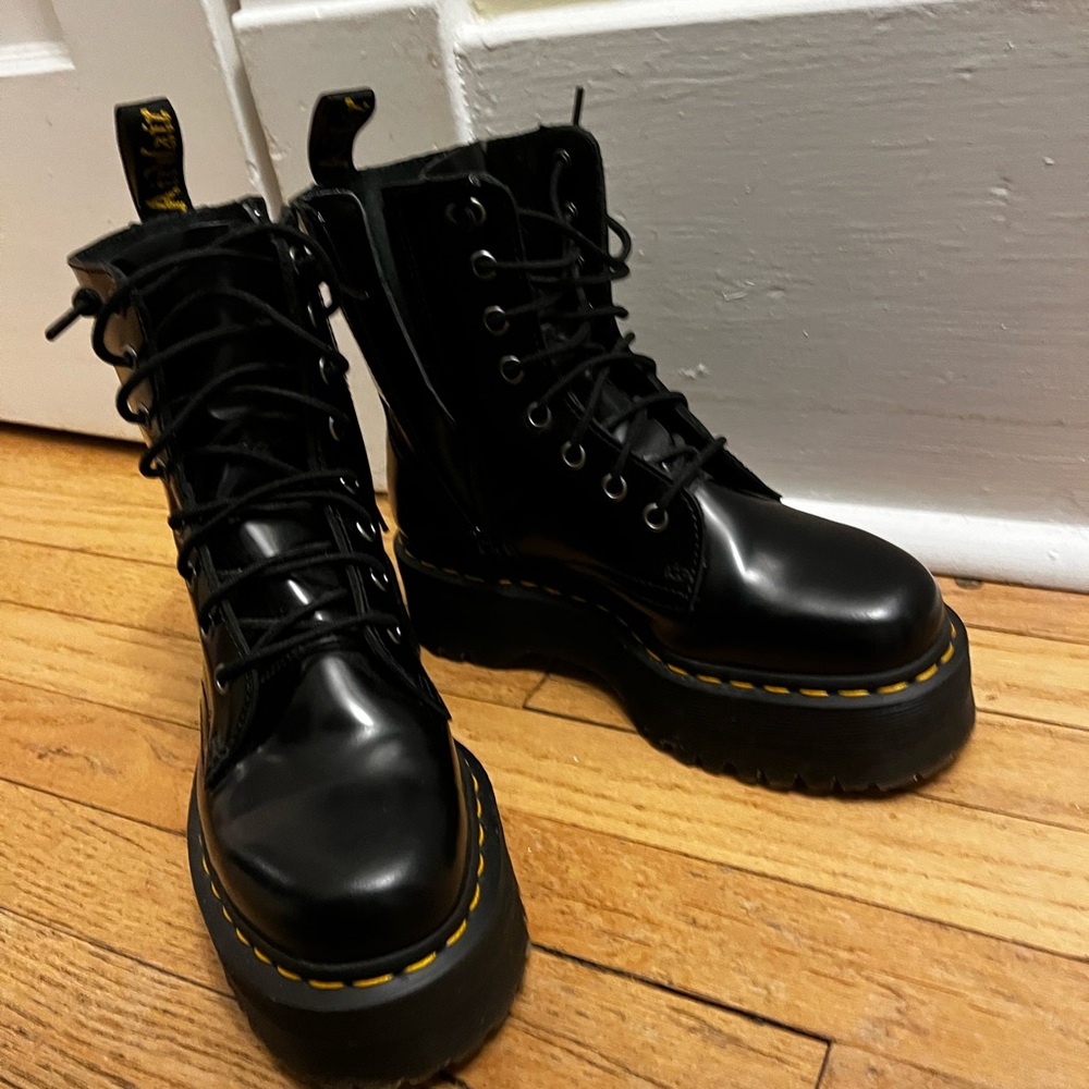 Dr Martens Jadon platform boots